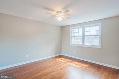 1023 Foxcroft Ln, Essex, MD 21221 - photo 5