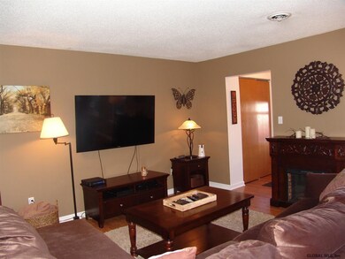 1805 Cambridge Manor Dr, Schenectady, NY 12302 - photo 5