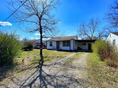 307 W Corporation St, Henryetta, OK 74437 - photo 2