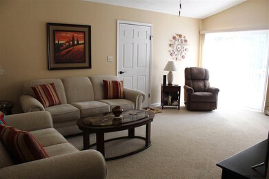 902 Cambridge Manor Dr unit Upper Unit, Schenectady, NY 12302 - photo 3