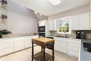 8644 Dice Ln, Lenexa, KS 66215 - photo 5