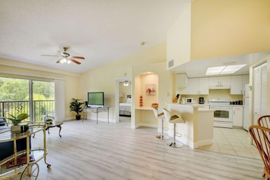 300 Crestwood Ct N unit 307, Royal Palm Beach, FL 33411 - photo 4