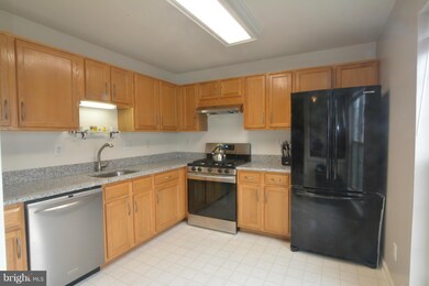 8208 Catbird Cir unit 202, Lorton, VA 22079 - photo 5