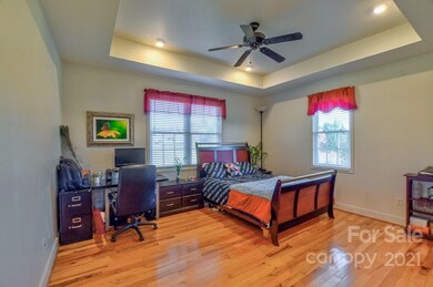 17 Song Sparrow Dr, Hendersonville, NC 28792 - photo 7