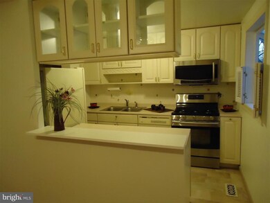 9144 Burke Rd, Burke, VA 22015 - photo 7