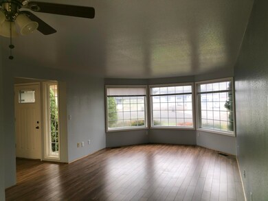 146 Southgate Ct, Central Point, OR 97502 - photo 4