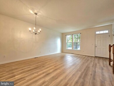 15330 Elizabeth Burbage Loop, Woodbridge, VA 22191 - photo 3