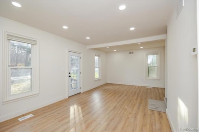 3520 W Drahner Rd, Oxford, MI 48371 - photo 6