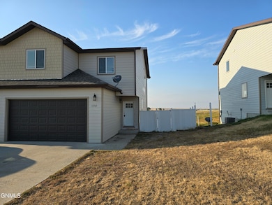 13709 Kristina St, Williston, ND 58801 - photo 2