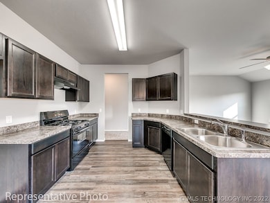 1812 S 11th St, Broken Arrow, OK 74012 - photo 3