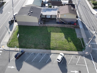 531 Hemlock St, Brookings, OR 97415 - photo 3