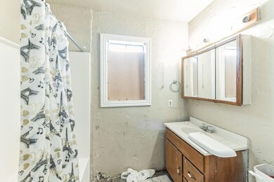 221 N Birch St, Springtown, TX 76082 - photo 3