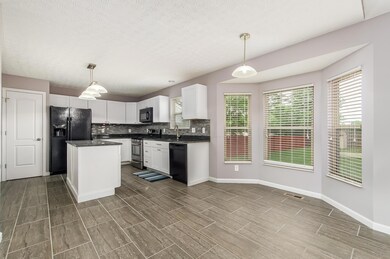 Kitchen & Eating Area