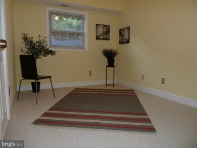 3860 Lyndhurst Dr unit 101, Fairfax, VA 22031 - photo 3