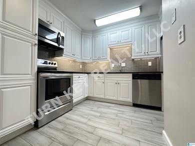 417 Skyview Dr unit A, Birmingham, AL 35209 - photo 3