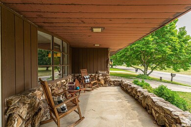 540 Maywood Dr, Lincoln, IL 62656 - photo 4