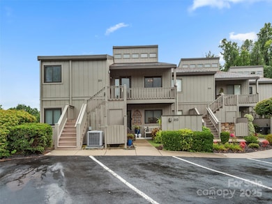 201 Juniper Ln, Hendersonville, NC 28739 - photo 2