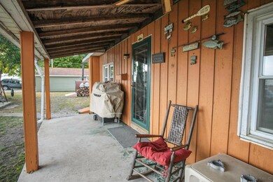 707 E Walnut St, Chalmers, IN 47929 - photo 5