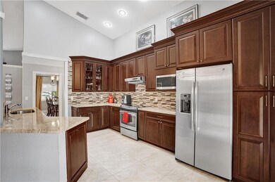 Updated kitchen, stainless steel, granite