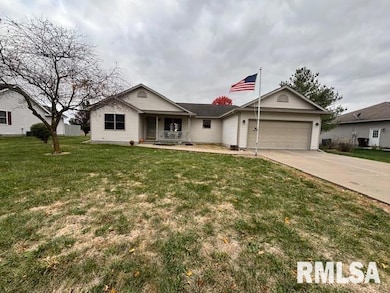 710 W Dean St, Virden, IL 62690 - photo 2