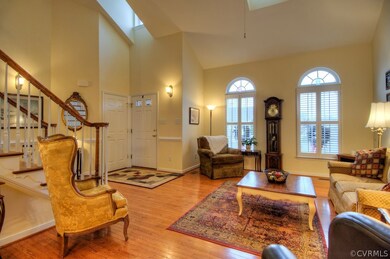 Living Room view to the front entrance