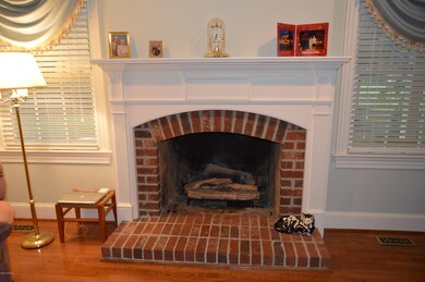 403 S Bickett St, Burgaw, NC 28425 - photo 5