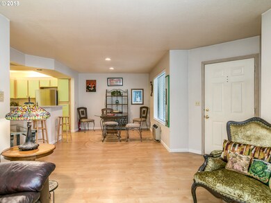 5061 Foothills Dr unit D, Lake Oswego, OR 97034 - photo 3