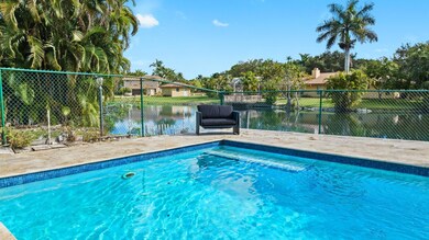 4 Spots For Sit Down and Steps Into Pool