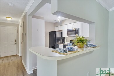  Front Entry and Breakfast Bar