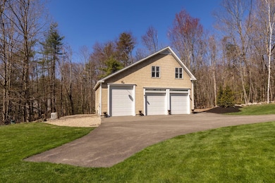 8 Parker Ln, Bedford, NH 03110 - photo 4