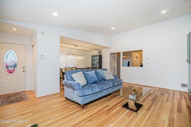 13 Gatley Close unit 1000, Freehold, NJ 07728 - photo 4