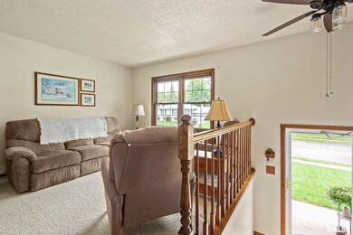 5404 Oakbrook Rd, Davenport, IA 52806 - photo 5