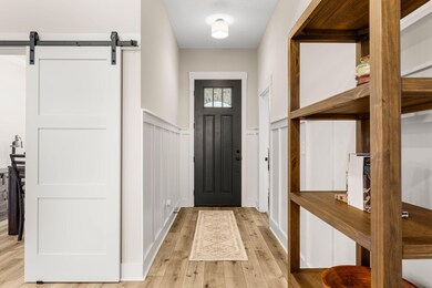 5-web-or-mls-3811 Redbud Wy_01