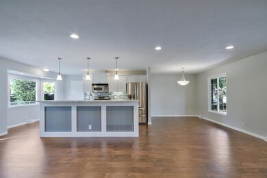 Plus eat-in space in Kitchen