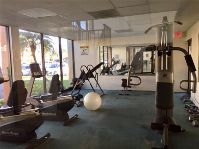 9360 Fontainebleau Blvd unit 105, Miami, FL 33172 - photo 4