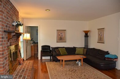 9803 Woodfahl Ct, Burke, VA 22015 - photo 7