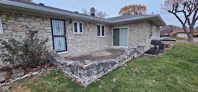 8135 Bishops Ln, Indianapolis, IN 46217 - photo 6