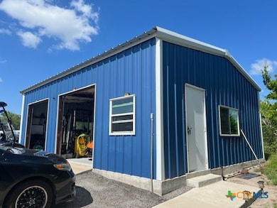 Shop/garage