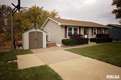 1120 Emerald Dr, Davenport, IA 52804 - photo 4