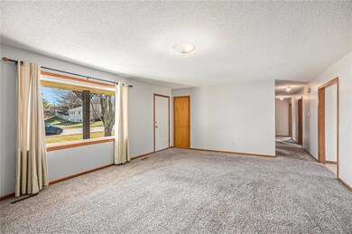 5560 Meadow View Dr, Shawnee, KS 66226 - photo 6