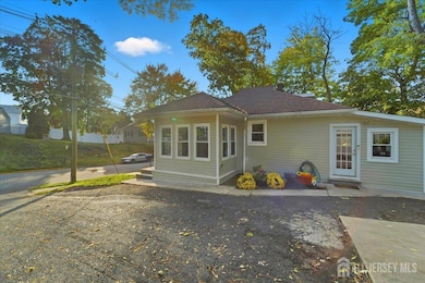 2 Metuchen Ave, Woodbridge, NJ 07095 - photo 3