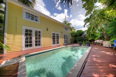 (4) 1121 Southard St-17