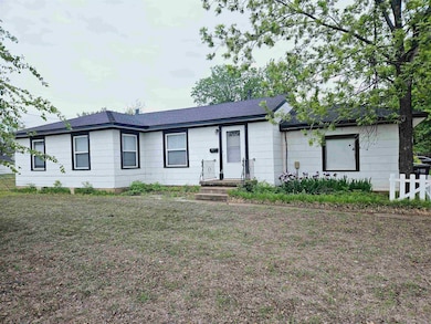 901 W Illinois Ave, Enid, OK 73701 - photo 2
