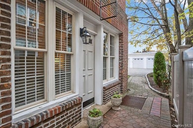 105 7th St unit 10, Garden City, NY 11530 - photo 2