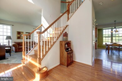 17063 Anns Brook Ct, Woodbridge, VA 22191 - photo 3