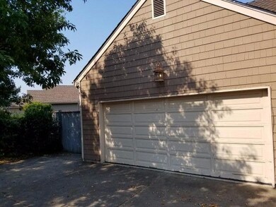 2519 Meadow Creek Dr, Medford, OR 97504 - photo 2