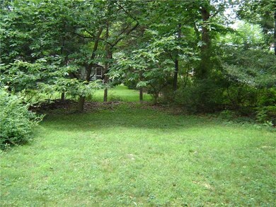 Yard/Garden. This yard is table top flat and is bo