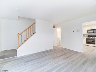 43 Seton Hall Dr, Newark, NJ 07103 - photo 5