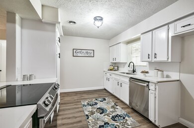 516 E Foley St, Alvin, TX 77511 - photo 7