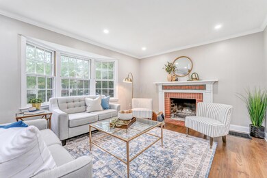 820 S Cassingham Rd, Columbus, OH 43209 - photo 4